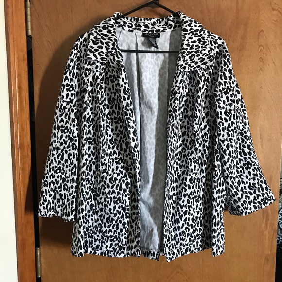 Attyre Jackets & Blazers - Super Cute Attyre Black/White Open Front Jacket 1X